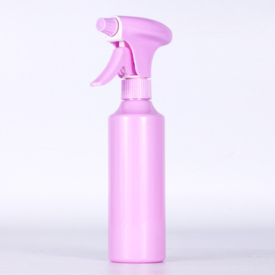 ピンクの青い100ml PEの泡立つ制動機の化粧品のスプレーのびん24MM
